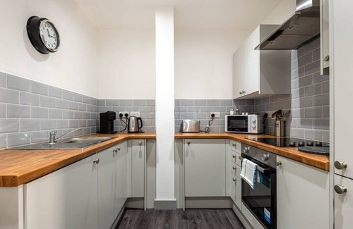 Leeds Apartment | Bright & Cosy Apartment in Leeds! Free Parking