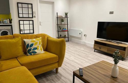 Cwmbrwla Apartment | Bright & Cosy Retreat in Swansea