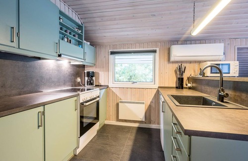 Houstrup House | Bright Cottage with Covered Terrace-By Traum