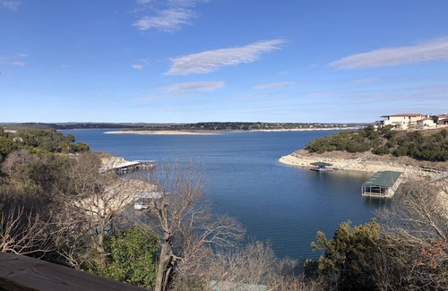 Lakeway House | Bright Cove Bungalow- Charming & Luxe Waterfront home located on Lake Travis