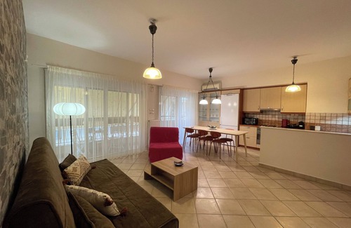 Ampelokipoi Apartment | Bright&Cozy 2-Bedroom Flat in Central Athens|Walk to Metro|Quiet&Fully Equipped