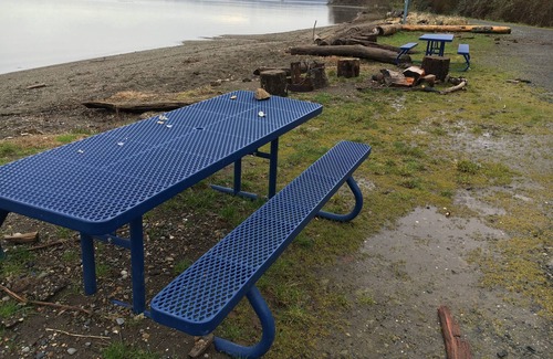 Lacey House | Bright cozy 3 Bedroom with Acess to Private Beach pet friendly!