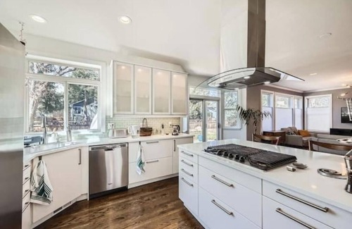 Longmont House | Bright & Cozy 3BDR Retreat in Longmont