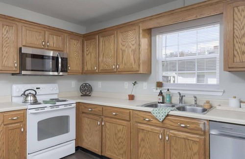 Rossville House | Bright & Cozy 3BR Home - Pets Welcome!