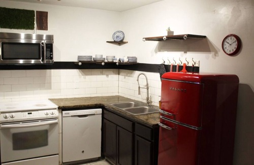 Tallahassee House | Bright, cozy and modern home 8 minutes to FSU.