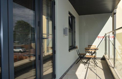 Oxford Apartment | Bright & Cozy Apartment with a Large Balcony and Free Parking