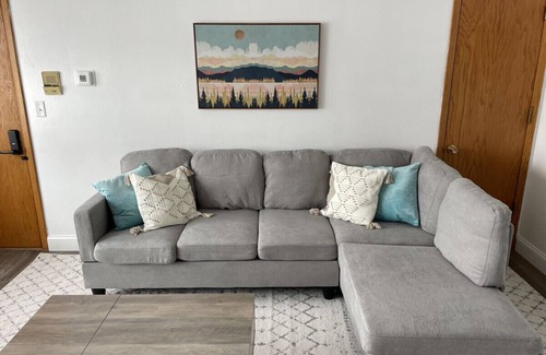 Appleton Apartment | Bright & Cozy APT-Self Check-In