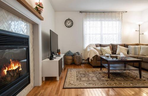 Dartmouth House | Bright & Cozy Cottage in the Heart of Dartmouth