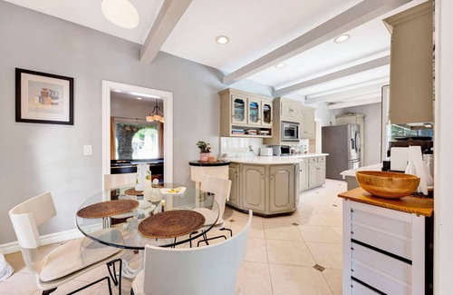 Melrose House | Bright & Cozy Home on Highland Avenue