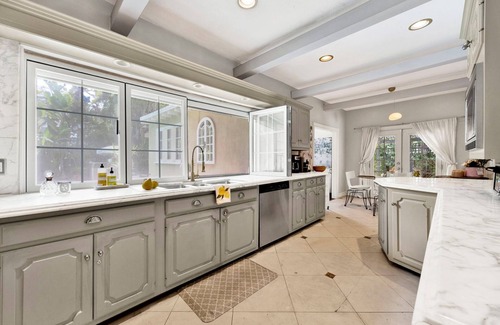Melrose House | Bright & Cozy Home on Highland Avenue