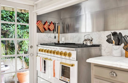 Melrose House | Bright & Cozy Home on Highland Avenue