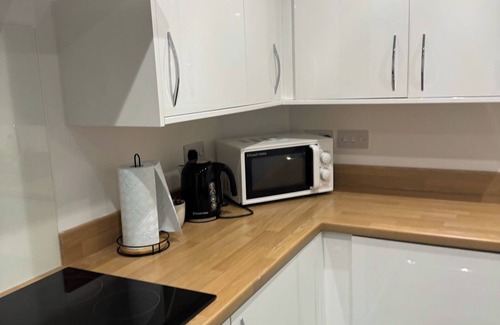 Hull Apartment | Bright & Cozy Hull Stay