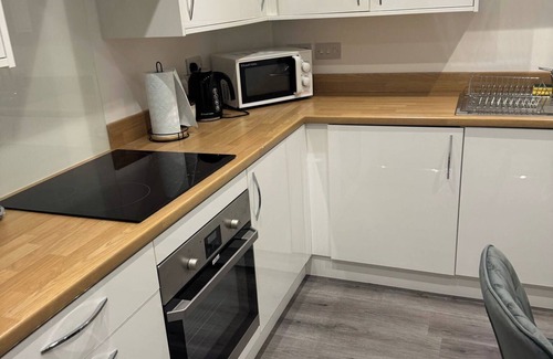 Hull Apartment | Bright & Cozy Hull Stay