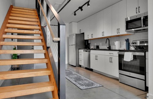 Judson Apartment | Bright, Cozy Loft | Pool | Gym | Great location!