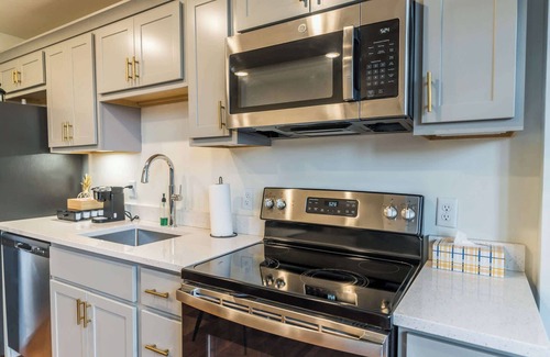 Downtown Louisville Apartment | Bright & Cozy Loft w/Free Parking | Downtown