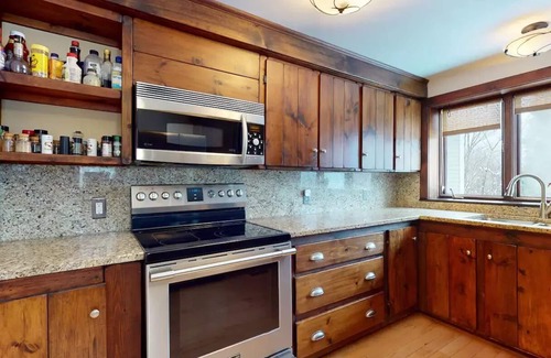 Richmond House | Bright, Cozy, Private Vermont Respiten