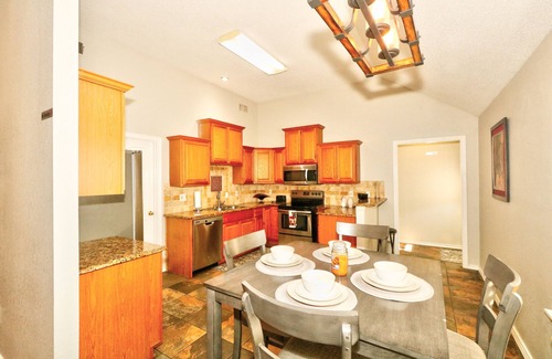 Plano House | Bright & Cozy Retreat in the Heart of Plano downtown Private Stay w backyard