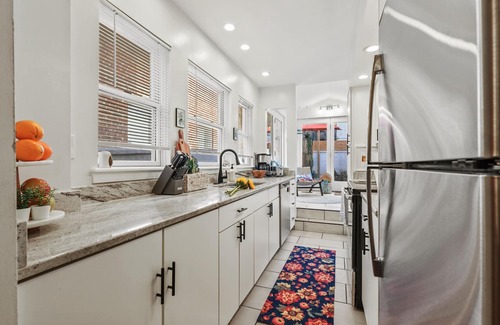 Fells Point House | BRIGHT & COZY Rowhouse in Prime Location - WalkScore 98/100