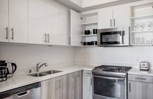 Palms Apartment | Bright Culver City 1BR w/Gym & Roof Terrace, nr 405, by Blueground