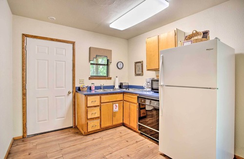 Davis Apartment | Bright Davis Escape w/Screened-In Porch!