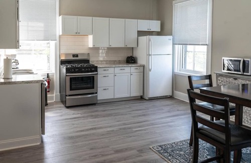 Mount Auburn House | ⭐️ Bright & Dreamy⭐️| Mins to Downtown, 👑 Queen Beds