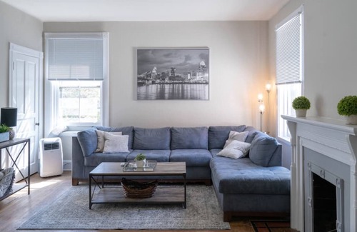 Mount Auburn House | ⭐️ Bright & Dreamy⭐️| Mins to Downtown, 👑 Queen Beds