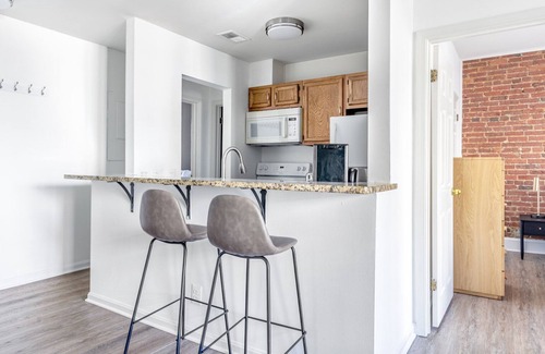 Adams Morgan Apartment | Bright Dupont Circle 2BR nr. U Street & Adam's Morgan, by Blueground