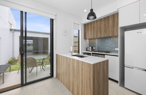 Torquay House | BRIGHT ESCAPE: 2 BR, 1 BA Townhouse in Torquay, Sleeps 4