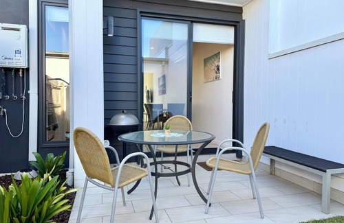 Torquay House | BRIGHT ESCAPE: 2 BR, 1 BA Townhouse in Torquay, Sleeps 4