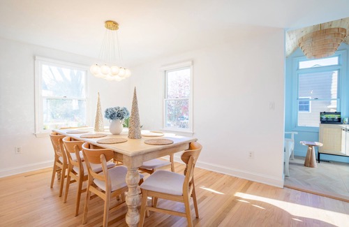 Fairfield House | Bright Escape, Top-Rated Design, Fire pit, Near Beach