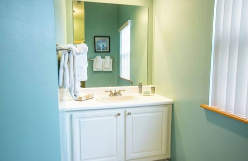 Branson Hotel | Bright Escape w/Mountain Feel – 5 Mins to Ripley’s & Branson Strip | 3 Units