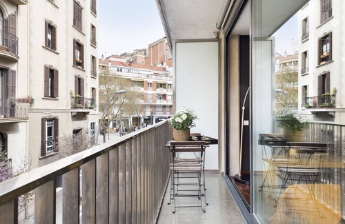 Sant Gervasi Apartment | Bright Executive Apart in the Center with Balcony