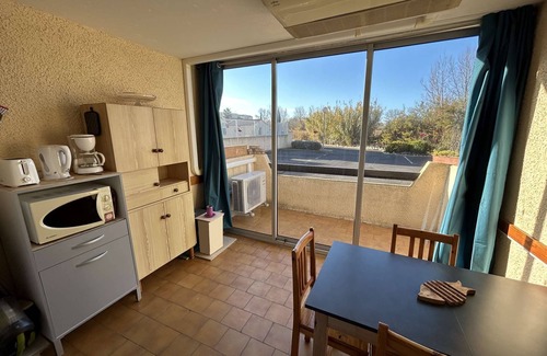 Marseillan Plage Apartment | Bright flat in a residence with pool close to shops