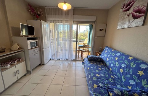 Marseillan Plage Apartment | Bright flat in a residence with pool close to shops