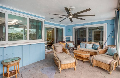 Biggar House | Bright Fort Myers Home w/Pool - 9 Mi to Beach!