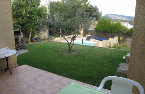 Saint-Etienne-des-Sorts Villa | Bright contemporary villa, located on a hill overlooking the Rhone.