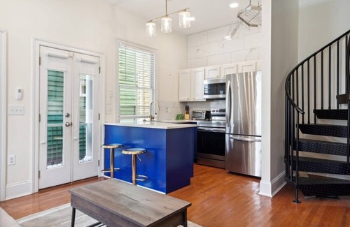 Westside Apartment | Bright & Fun 1 Bedroom Monthly Rental