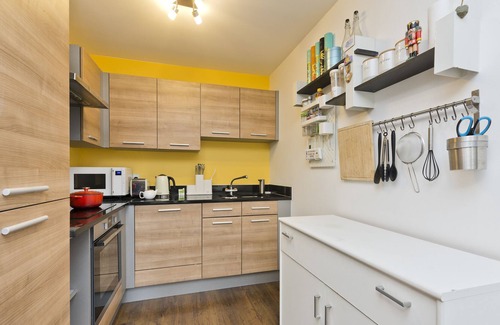 Greenwich West Apartment | Bright Greenwich flat near Canary Wharf by UnderTheDoormat