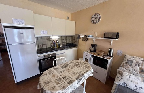 Port-la-Nouvelle Apartment | Bright ground floor apartment, 2 rooms, pool near sea