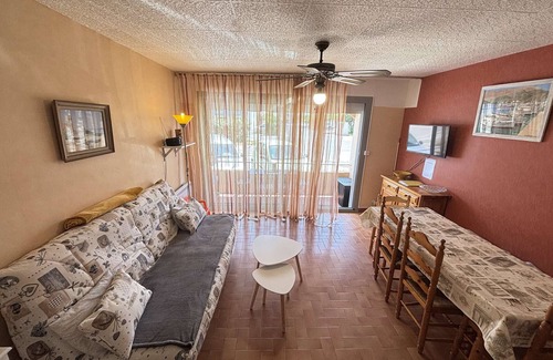 Port-la-Nouvelle Apartment | Bright ground floor apartment, 2 rooms, pool near sea