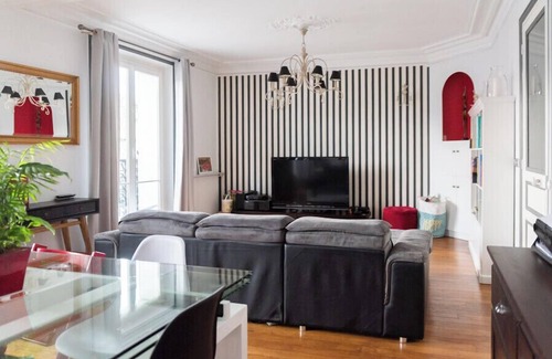 Charonne Apartment | Bright Haussmann apartment near Nation