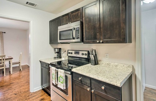 Hinesville House | Bright Hinesville Home, 43 Mi to Savannah!