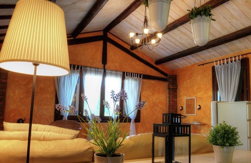 Modigliana House | Bright Holiday Home in Modigliana with Swimming Pool