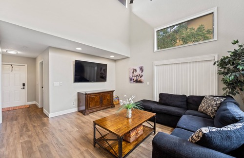 Greenview Shores House | Bright Home in the Heart of the Wellington