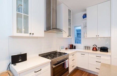 Newtown House | Bright Home in Trendy Newtown close to the Park