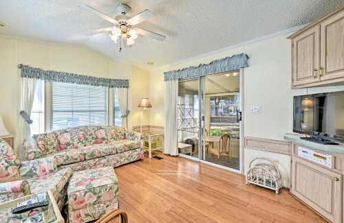 Braden River House | Bright Home Pool Access and Screened-In Porch!