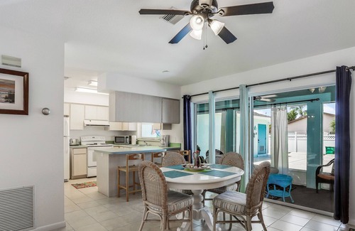 Grove City Apartment | Bright home with W/D, AC, WiFi, pool, grill, & ping pong - near beach & dogs OK