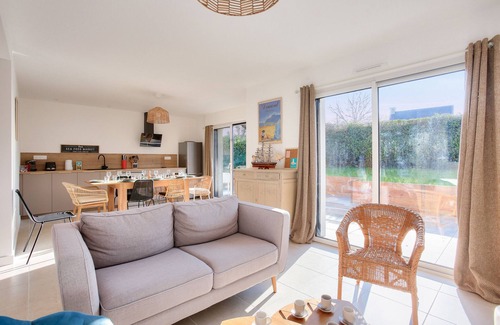 Saint-Briac-sur-Mer Ski Chalet | Bright house for 8 with large garden