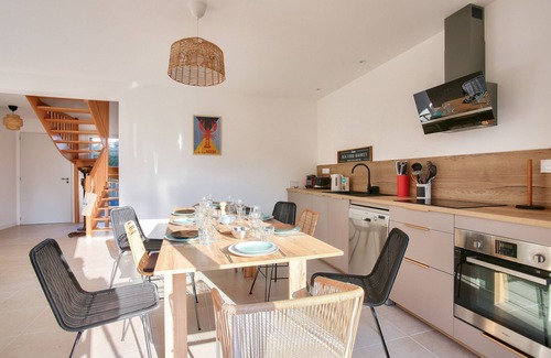 Saint-Briac-sur-Mer Ski Chalet | Bright house for 8 with large garden