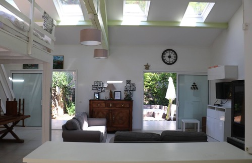 Bouzigues House | Bright house at 50m sea with garden without opposite
